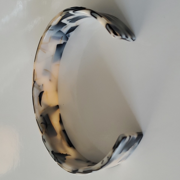 Boutique Multi Colored Plastic Slightly Stretchy Push On Bracelet - Picture 3 of 4